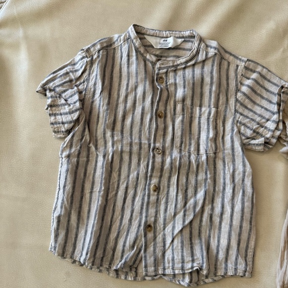 Bundle of boy neutral H&M and old navy shirts - Picture 6 of 14